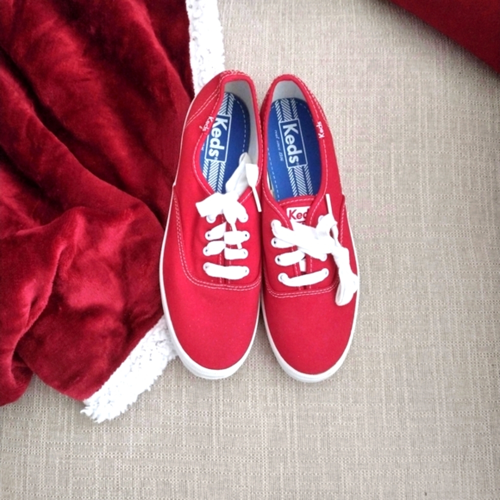Keds Classic Red Canvas Shoes Size 7